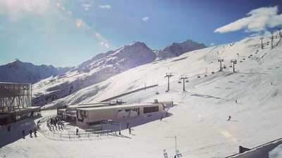 Great conditions for the first tracks of the season in Sölden